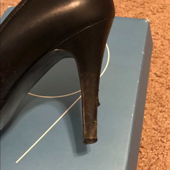 Nine West Black Leather Closed Toe Heel w/ strap - Picture 2 of 4